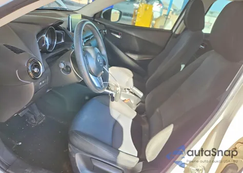 2016 Scion Ia Base z USA, uszkodzony, nr VIN 3MYDLBZV0GY116822